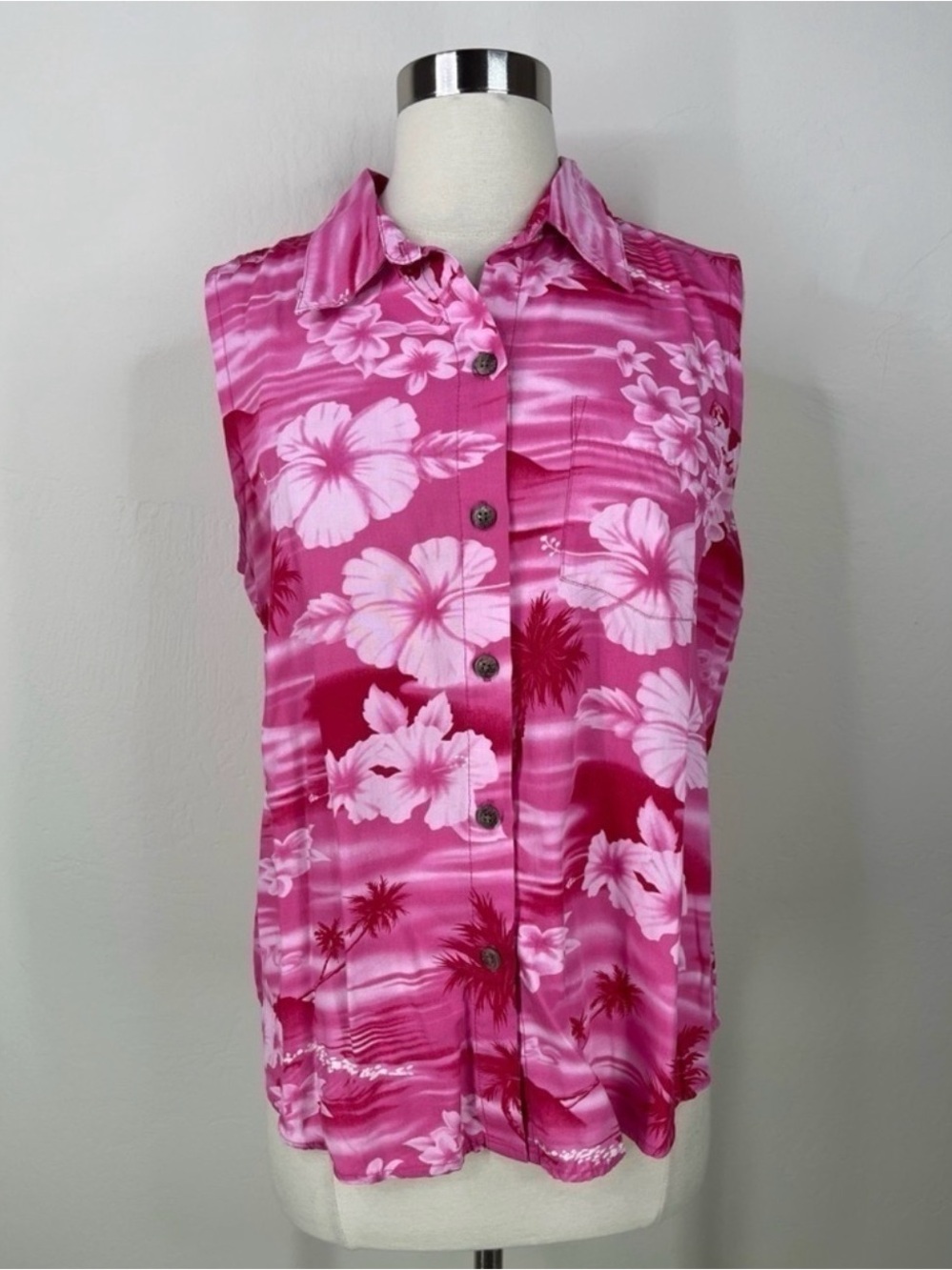 Big Dogs Hawaiian Sleeveless Pink Floral Button-Front Top